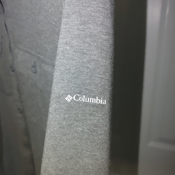 Columbia Woman's Gray Button-Up Shirt Size XL - Picture 4 of 7